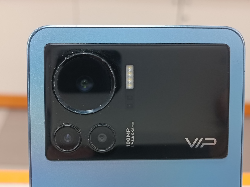 Смартфон Infinix Note 12 VIP 8/256