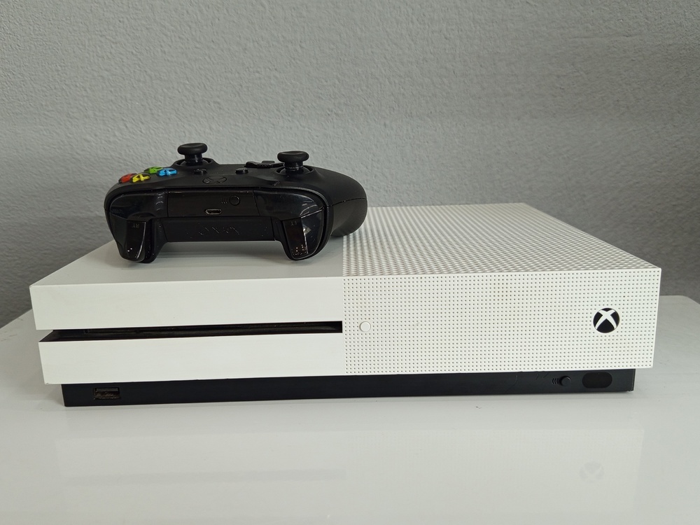 Игровая приставка Xbox One S 1TB
