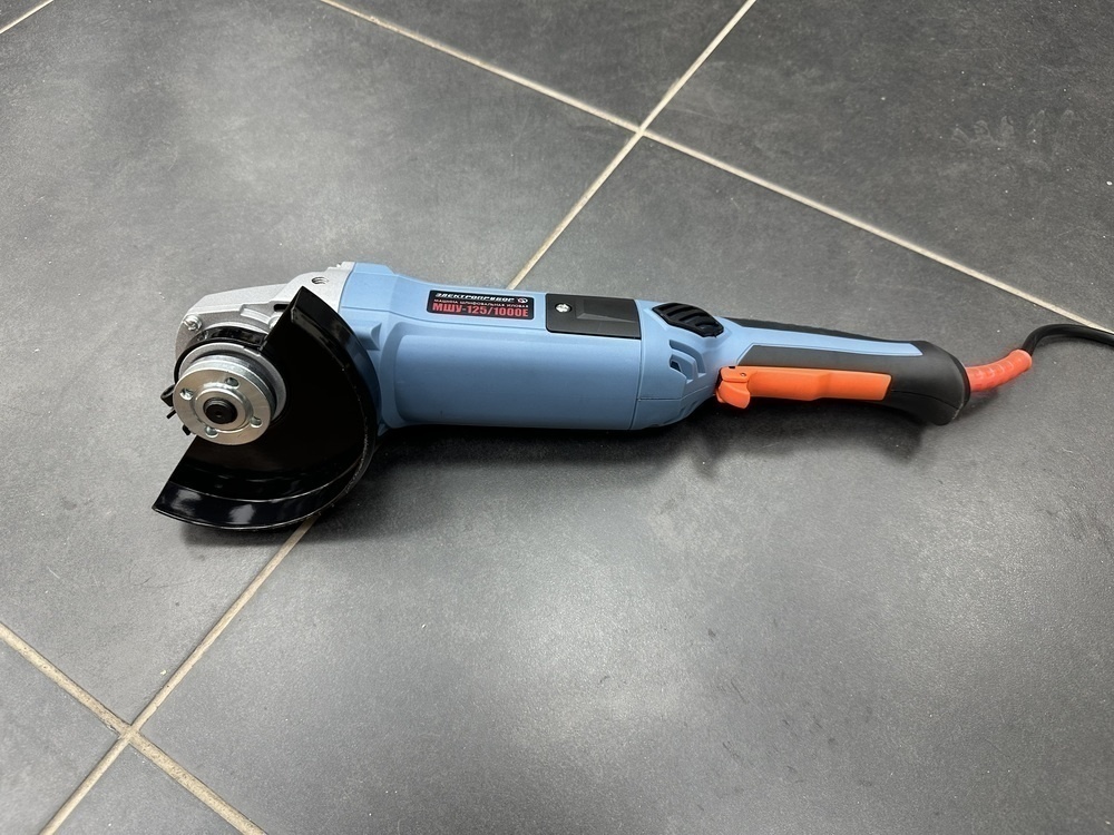 Угловая шлифмашина Электроприбор УШМ-125/1000Е