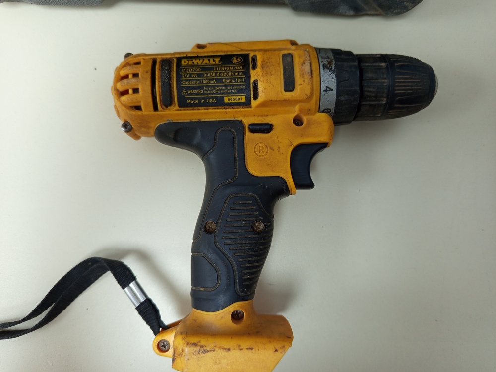 Шуруповерт Dewalt DCD700 36V