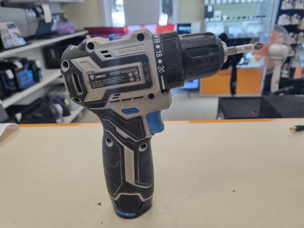 Шуруповерт Deko Sharker 12V PRO Шуруповерт Deko Sharker 12V PRO