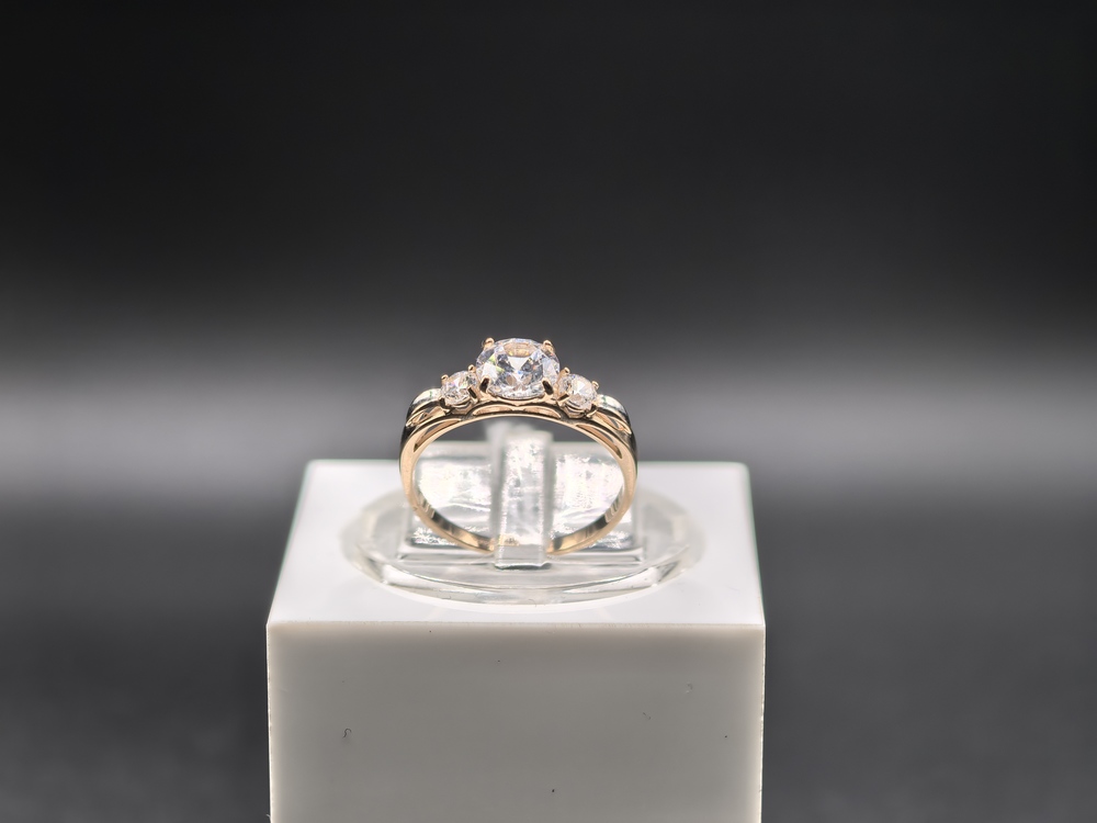 КОЛЬЦО С КАМНЯМИ (Au 585)