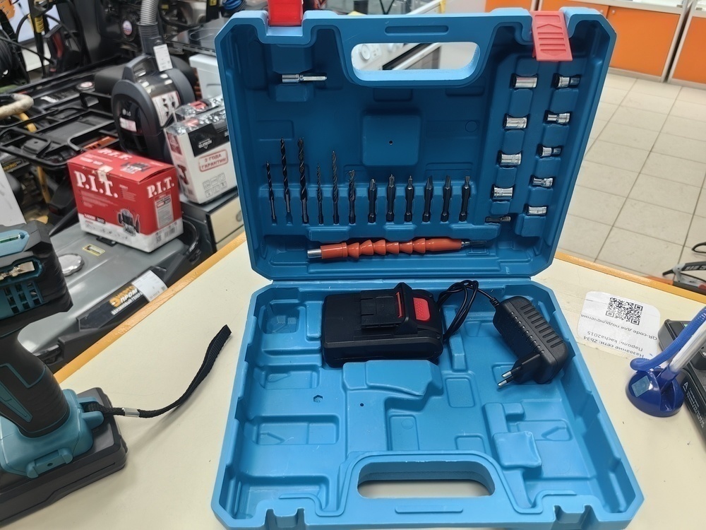 Шуруповерт Makita NO Name;