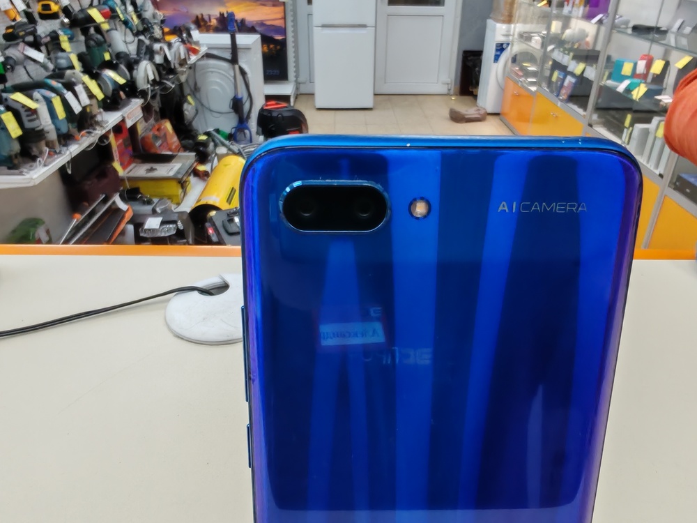 Смартфон Honor 10 4/64