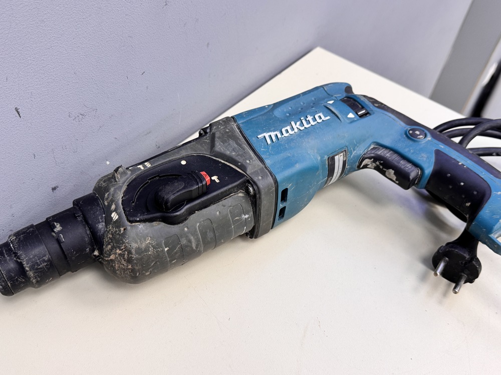 Перфоратор Makita HR2470