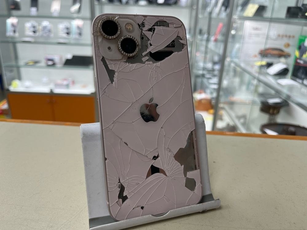 Смартфон Apple iPhone 13 128Gb