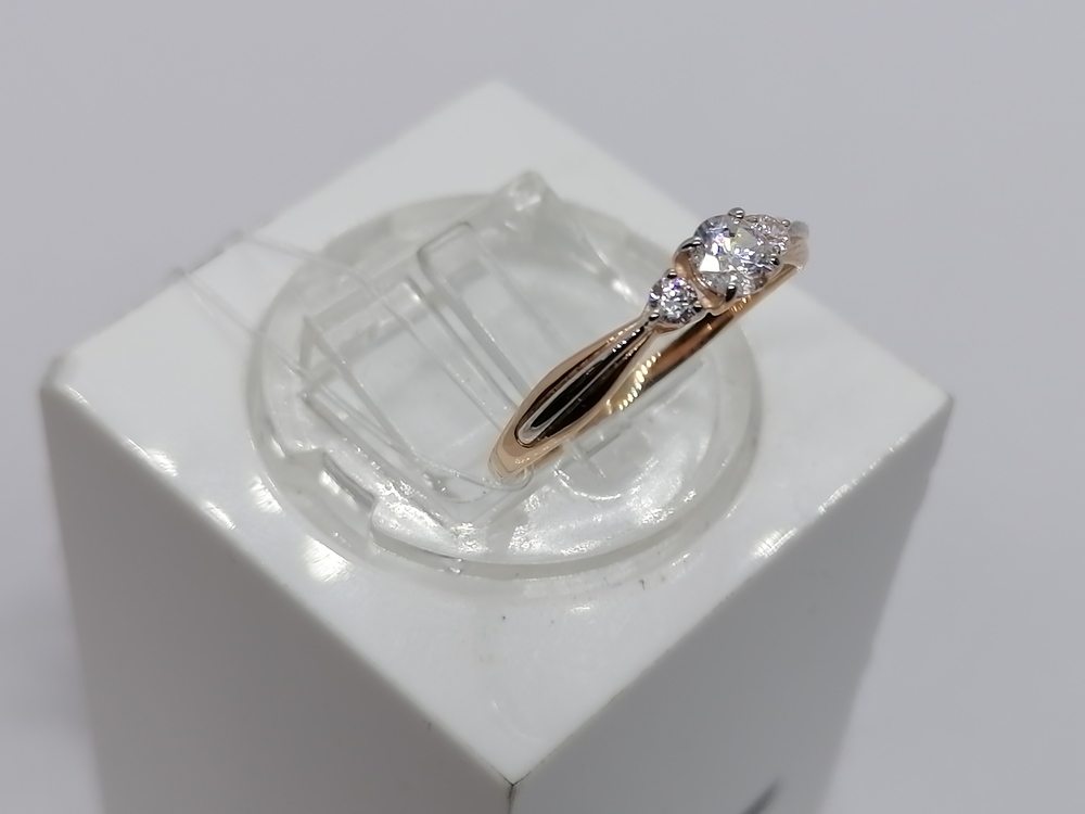 КОЛЬЦО С КАМНЯМИ (Au 585)