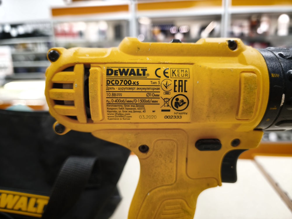 Шуруповерт Dewalt DCD 700-KS
