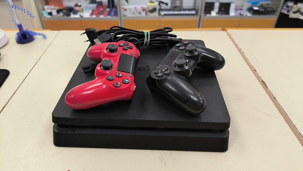 Игровая приставка PlayStation 4 1Tb