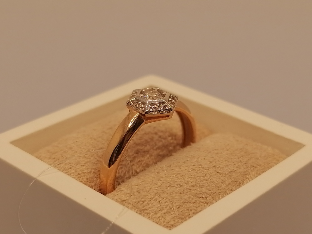 КОЛЬЦО С КАМНЯМИ (Au 585)