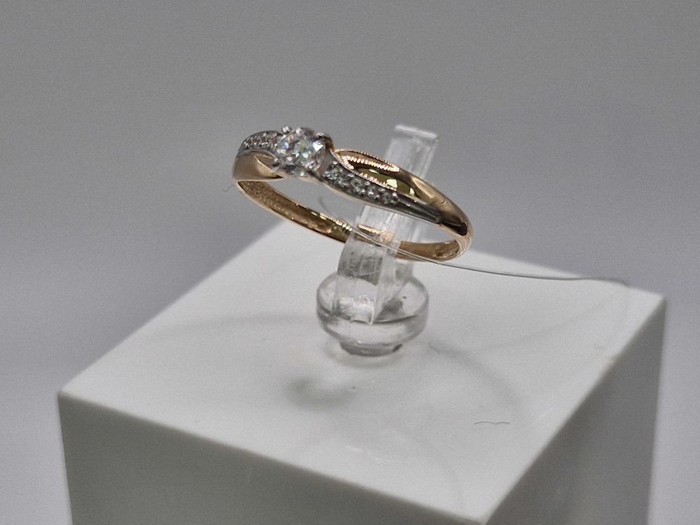 КОЛЬЦО С КАМНЯМИ (Au 585)