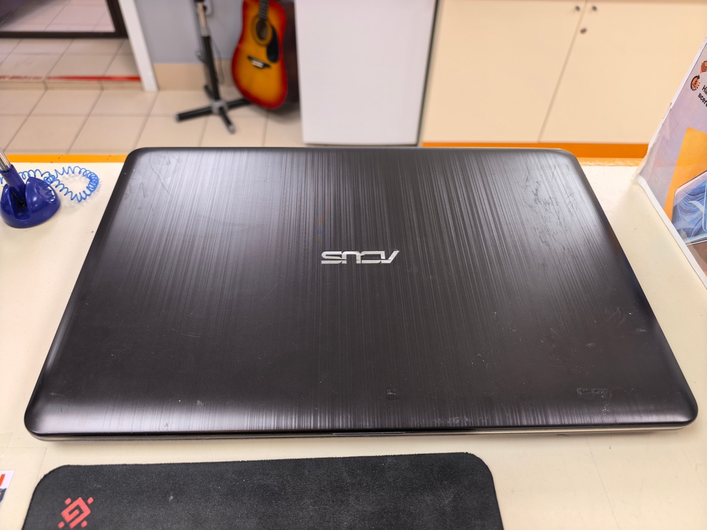Ноутбук ASUS; Celeron N3350, Intel HD Graphics 500, 4 Гб, Нет, 500 Гб