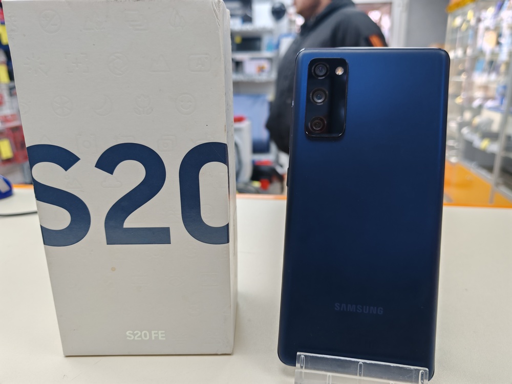 Смартфон Samsung Galaxy S20 FE 6/128