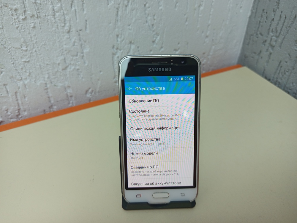 Смартфон Samsung Galaxy J1 2016 1/8