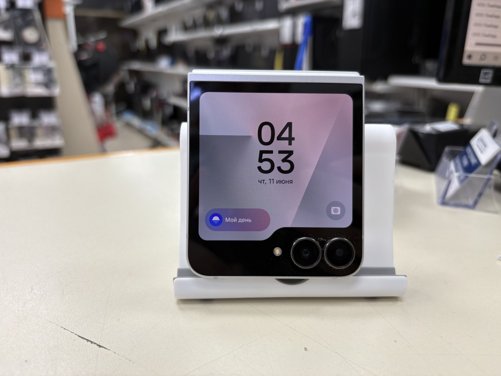 Смартфон Samsung Galaxy Z Flip 7 FE 8/256