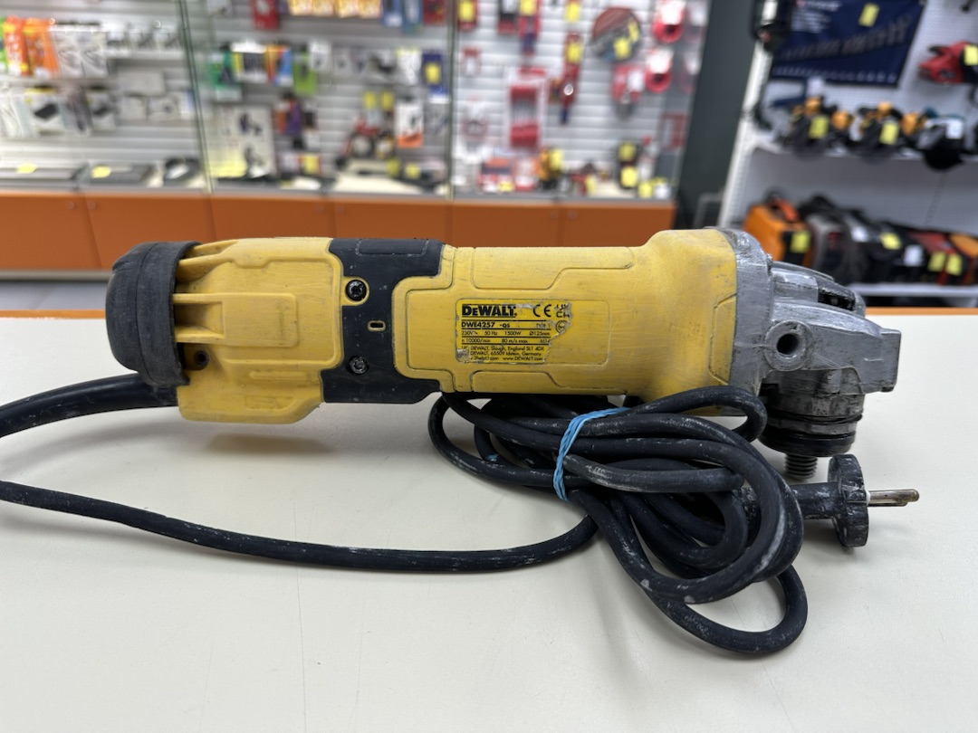 Угловая шлифмашина Dewalt DWE 4257