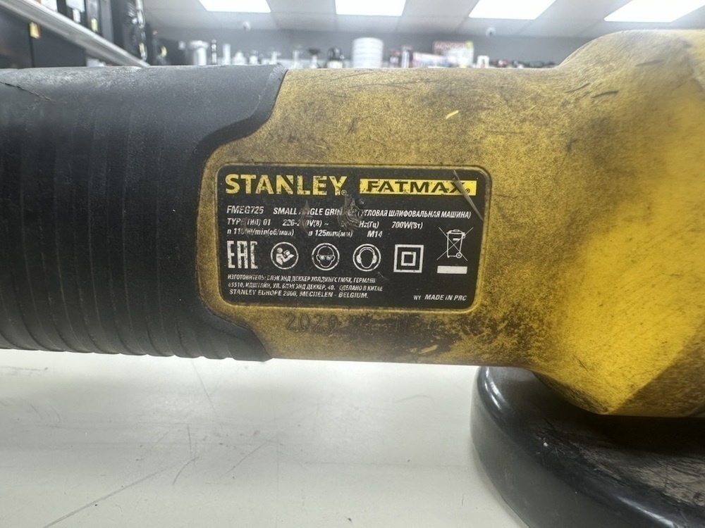 Угловая шлифмашина Stanley FMEG725