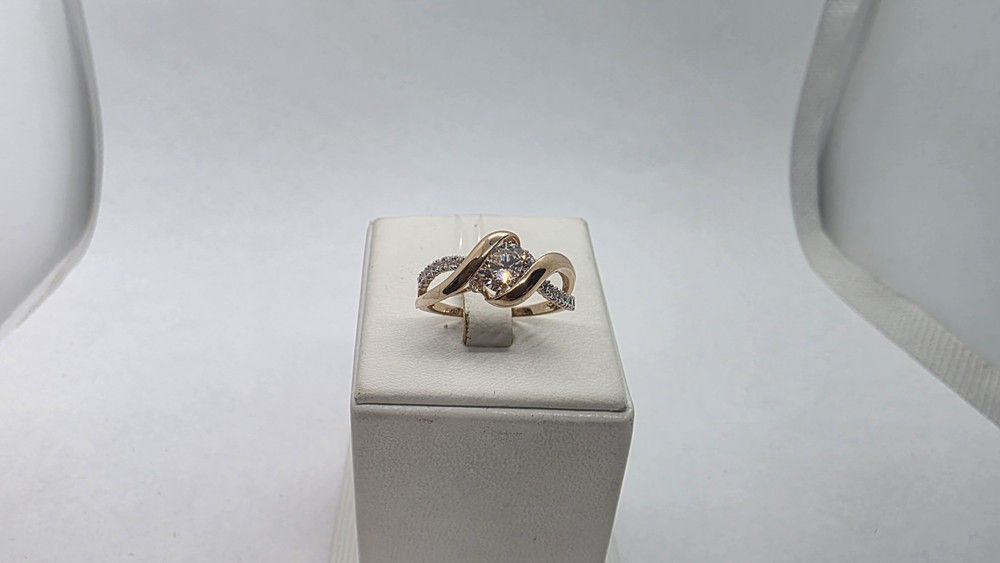 КОЛЬЦО С КАМНЯМИ (Au 585)