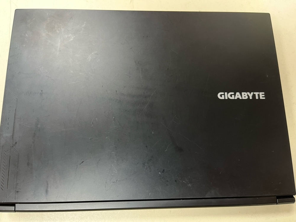 Ноутбук Gigabite aix211ngw; Core I7-13620H, Geforce RTX 4060, 16 Гб, 500 Гб, Нет