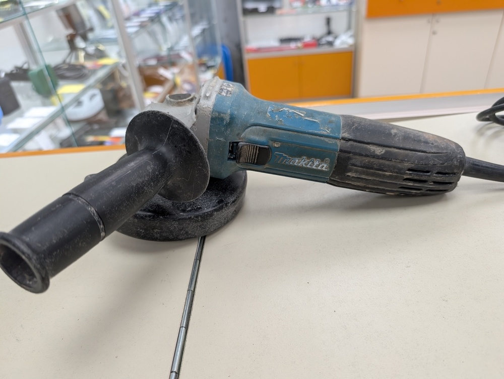 Угловая шлифмашина Makita GA5030.