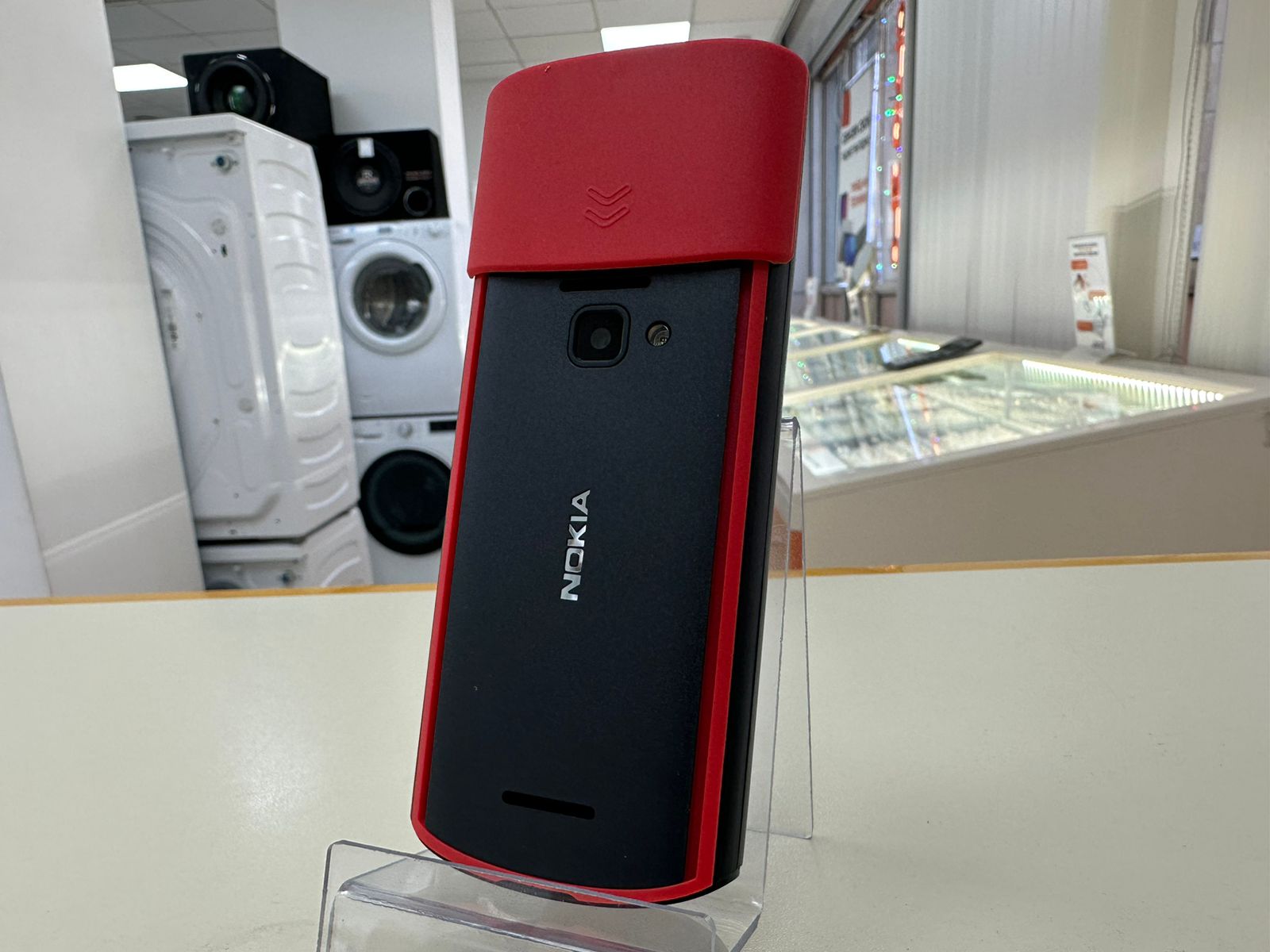 Мобильный телефон Nokia 5710