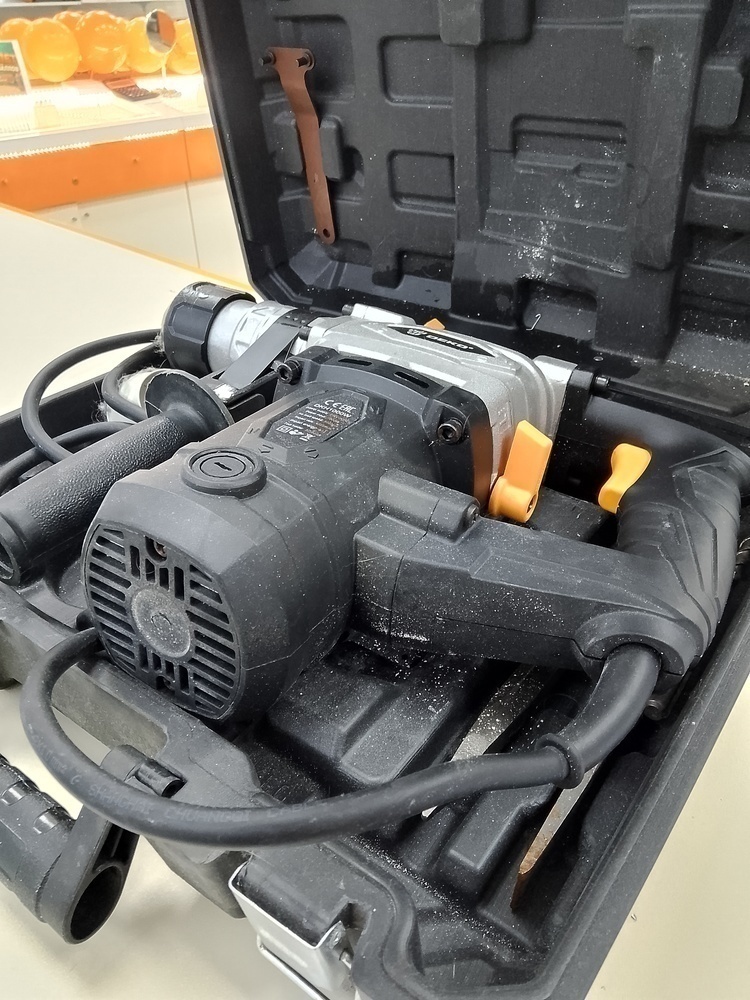 Перфоратор Deko DKH1000W