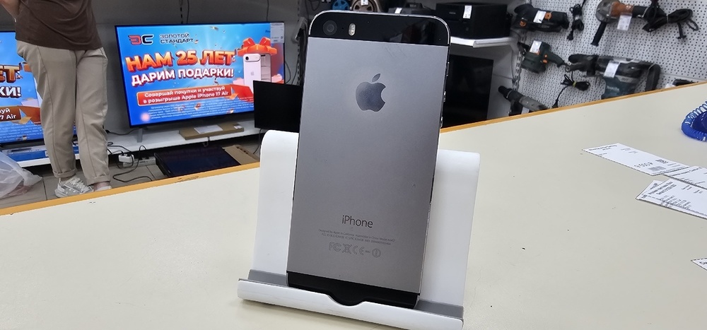 Смартфон Apple iPhone 5S 16Gb
