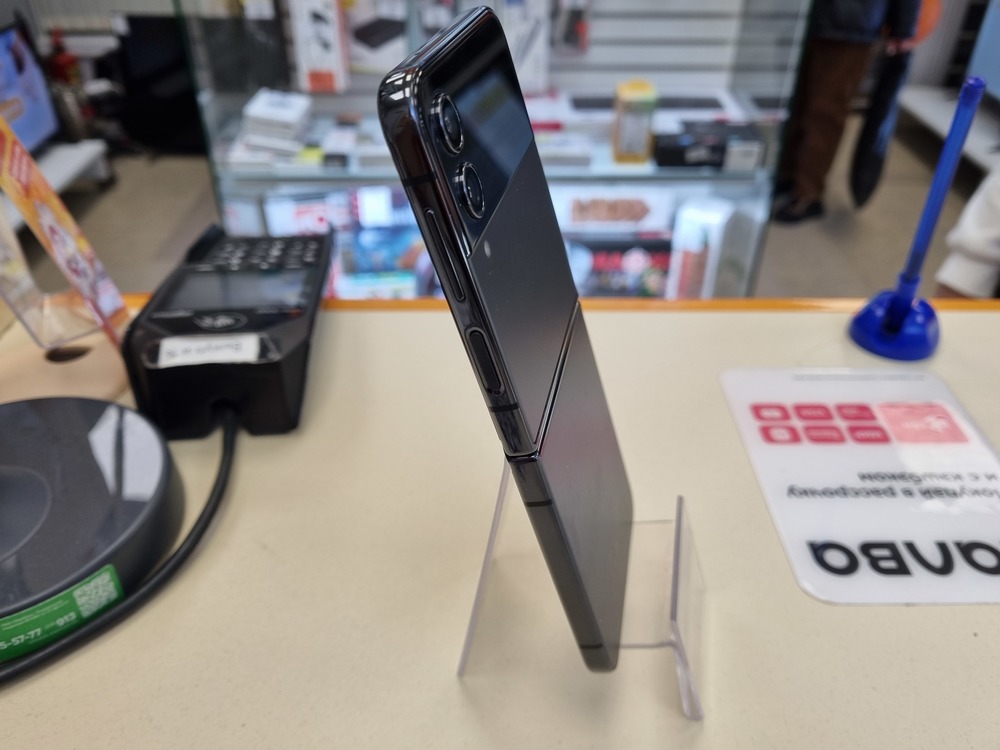Смартфон Samsung Galaxy Z Flip 4 8/128