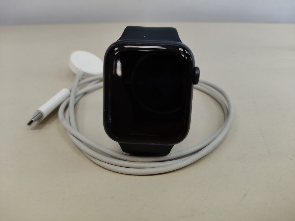 Смарт-часы Apple Watch SE 44mm