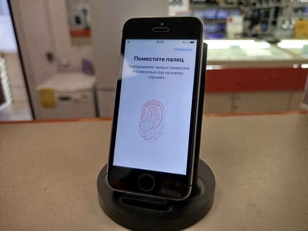 Смартфон Apple iPhone 5SE 128Gb