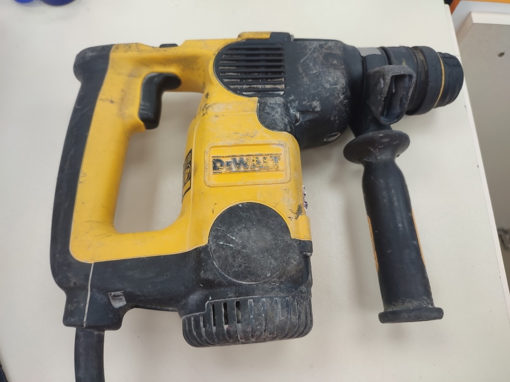 Перфоратор Dewalt D25330