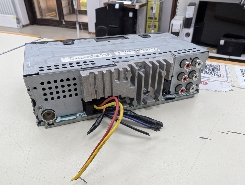 Автомагнитола Pioneer MVH-S520BT