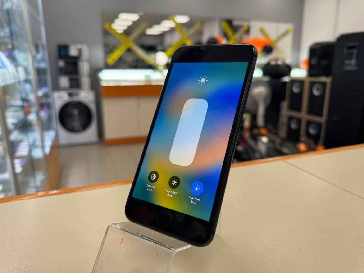 Смартфон Apple iPhone 8 Plus 64Gb