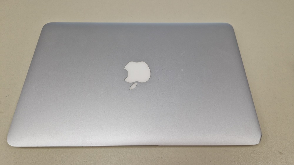 Ноутбук Apple a1465;