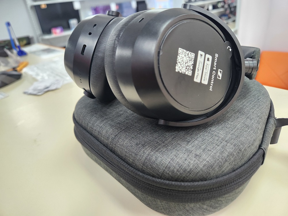 Наушники беспроводные SENNHEISER Momentum 4