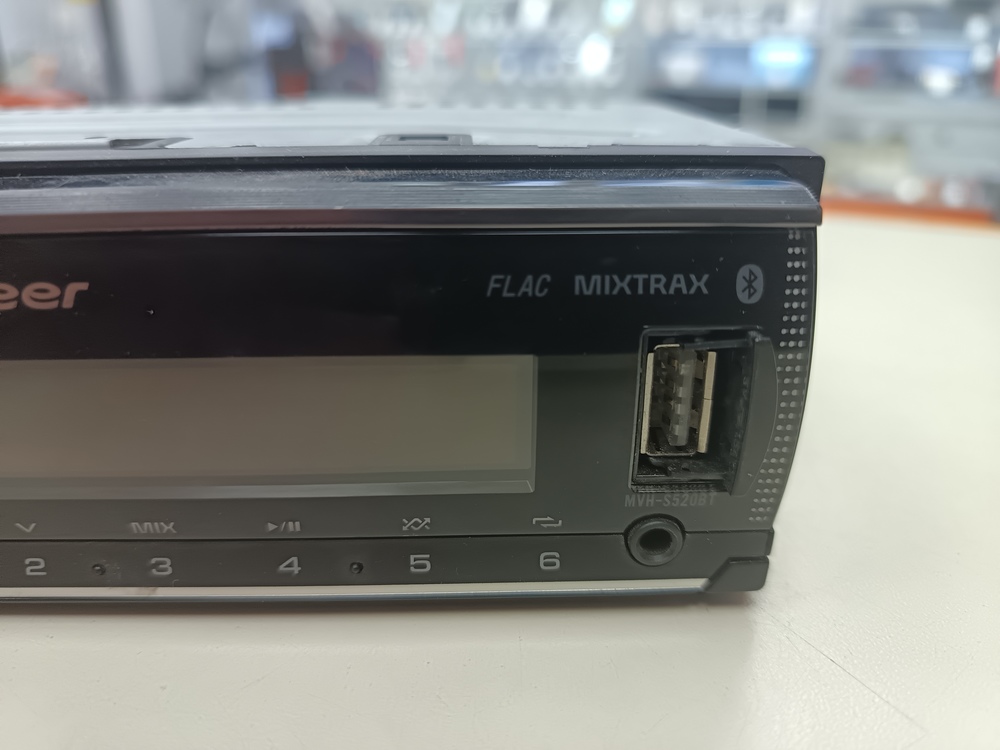 Автомагнитола Pioneer MVH-S520BT