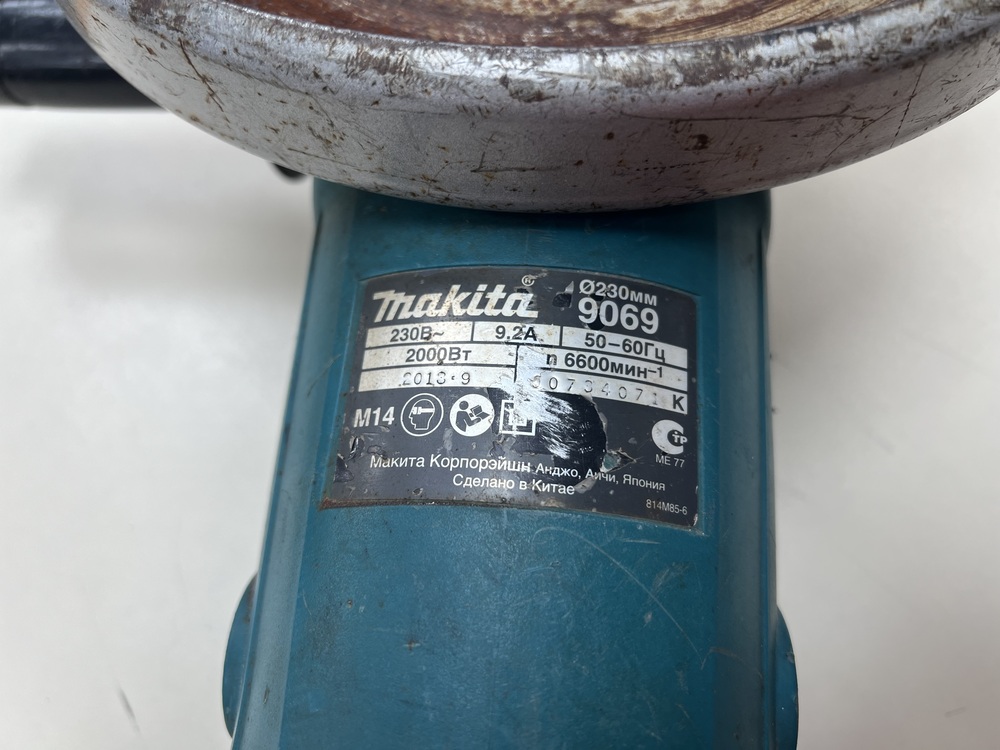 Угловая шлифмашина Makita 9069F