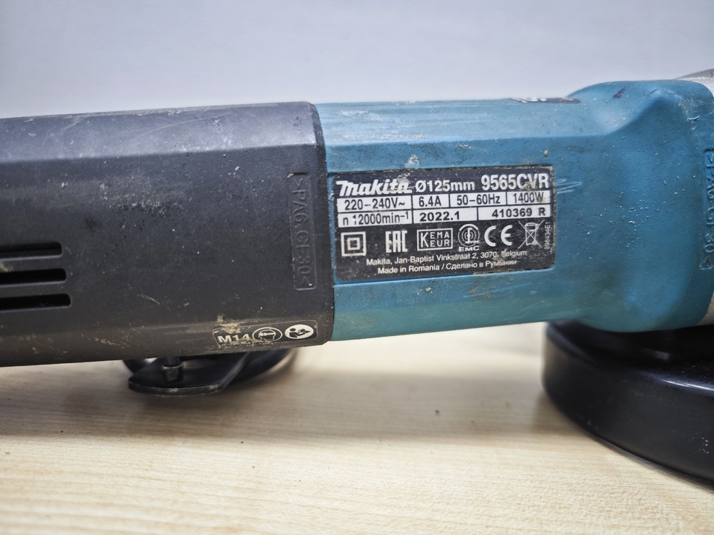 Угловая шлифмашина Makita 9565CVR;