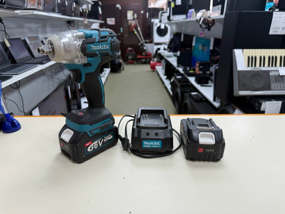 Гайковерт Makita DF330DWE