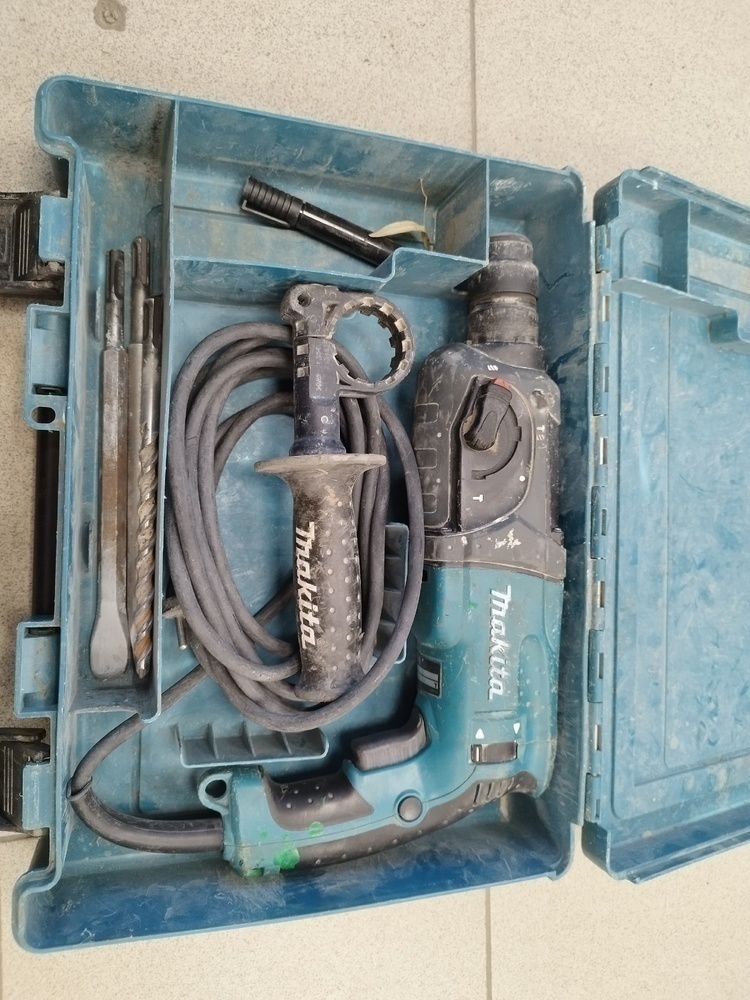 Перфоратор Makita HR2470