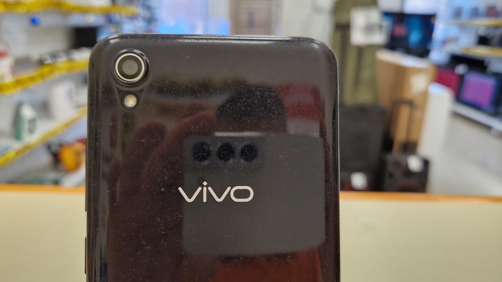 Смартфон Vivo 1820