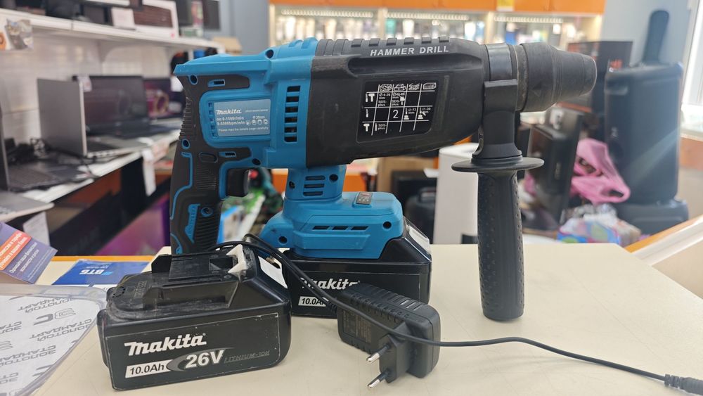 Перфоратор Makita 26V