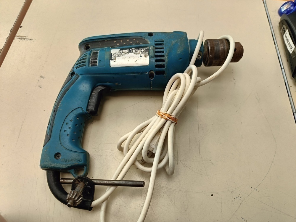 Дрель-ударная Makita HP1640