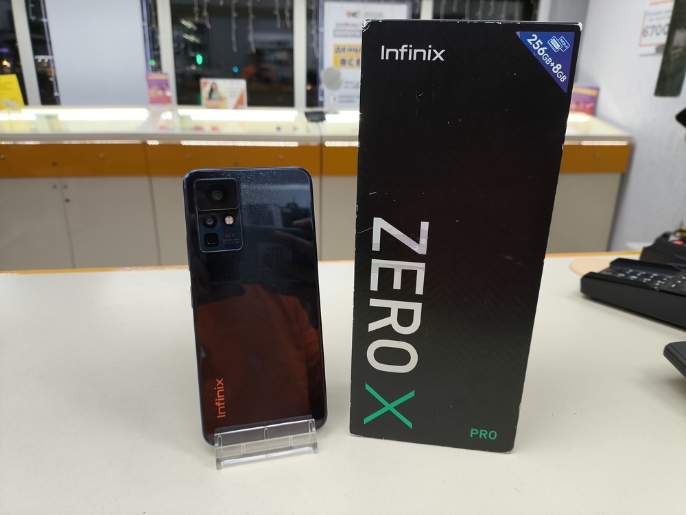 Смартфон Infinix Zero X Pro 8/256