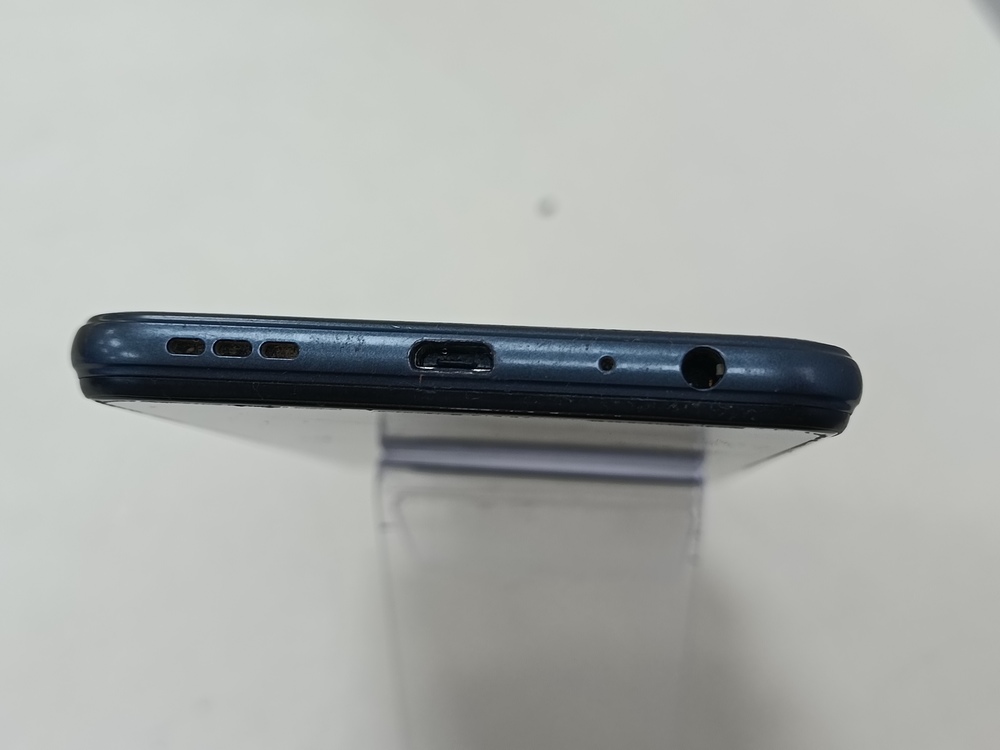 Смартфон Vivo V2027 4/64