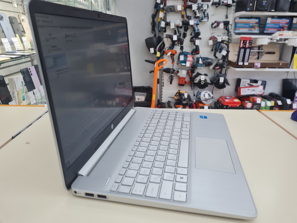 Ноутбук HP; I3-1115G4, Intel UHD Graphics 600, 8 Гб, 240 Гб, Нет