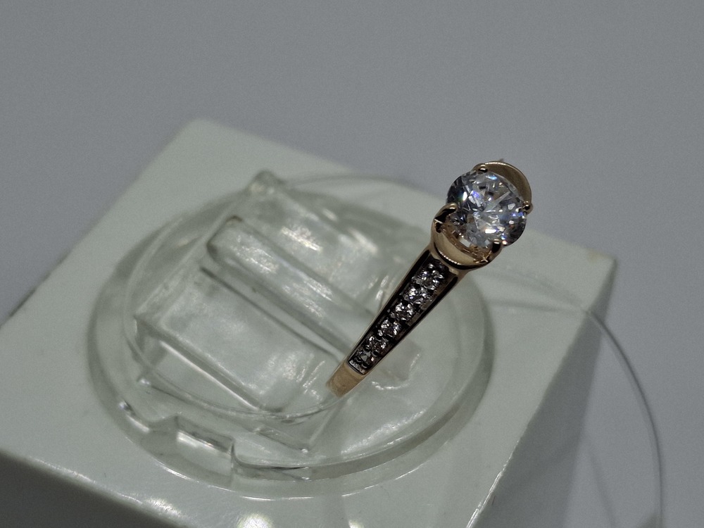 КОЛЬЦО С КАМНЯМИ (Au 585)