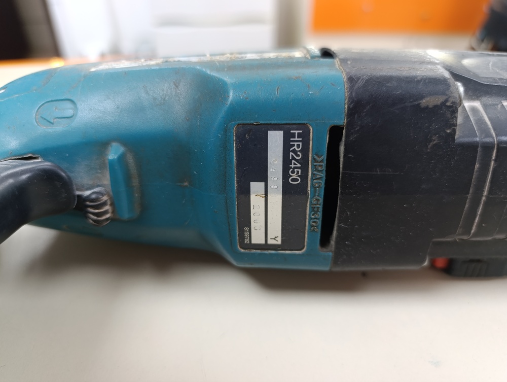 Перфоратор Makita HR 2450