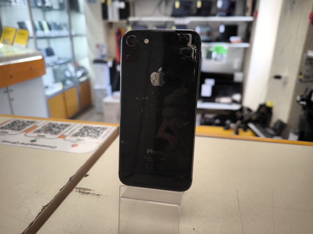 Смартфон Apple iPhone 8 64Gb