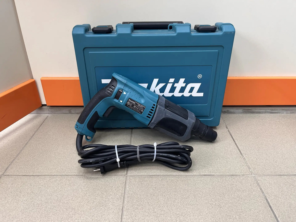 Перфоратор Makita HR2470